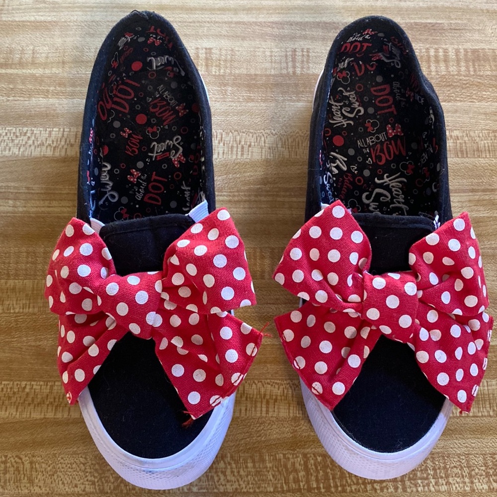 Disney Parks White polka dot red bow Slip on Canvas shoes Size 6
